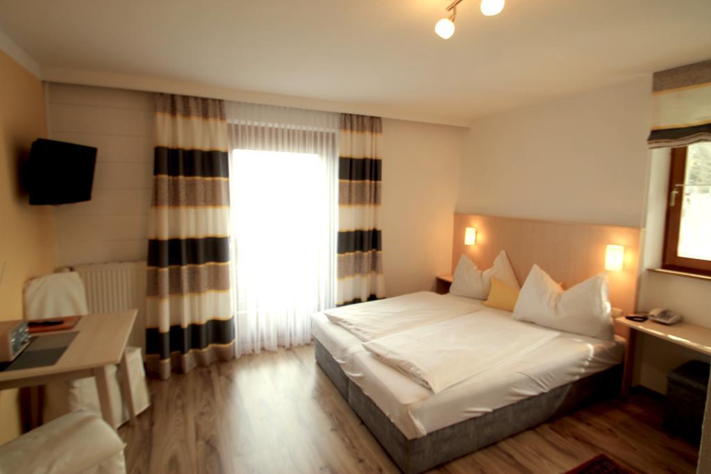 Seepension Neubacher Kg Nussdorf am Attersee Exterior photo